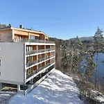Element Lakeside Apartment *