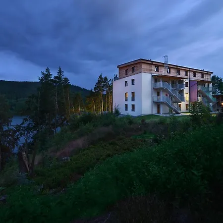 Element Lakeside Апартаменты