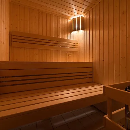 Element Lakeside Апартаменты