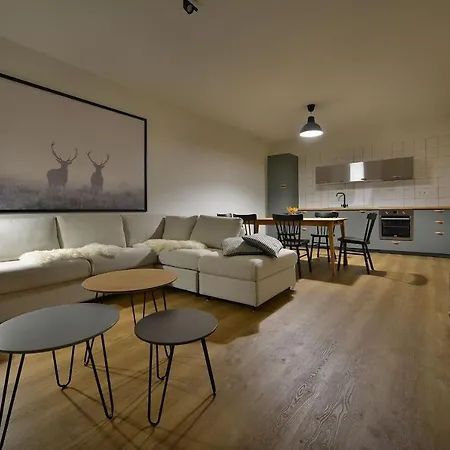 Element Lakeside Апартаменты