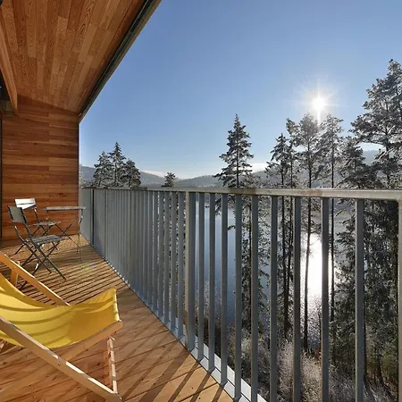Element Lakeside Apartman *