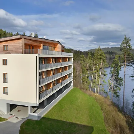 Element Lakeside *