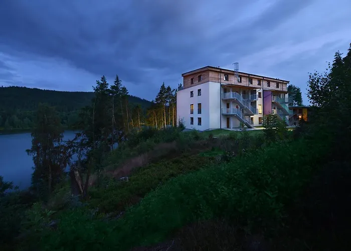 Element Lakeside דירה