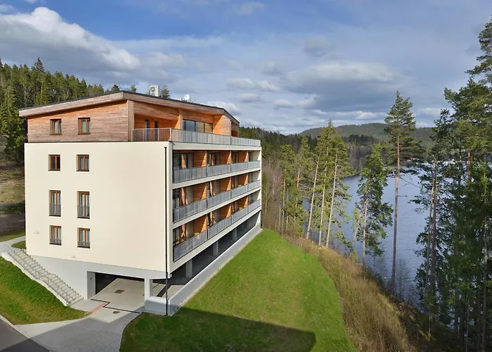 Element Lakeside *