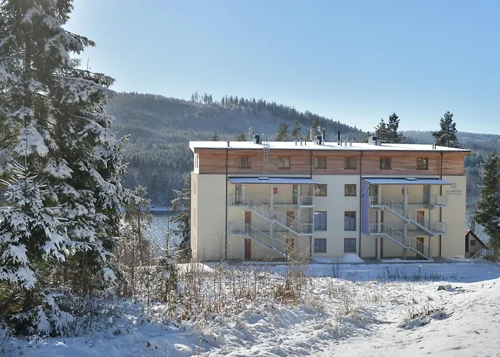 Element Lakeside *